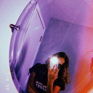 Meet your Posher, Simone